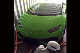 Việt Nam tiếp tục nhập siêu bò Lamborghini Huracan phiên bản màu xanh cốm