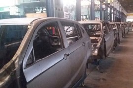 Đầu năm 2016, ô tô lủng thùng vẫn được đăng kiểm