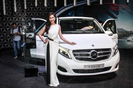 Mercedes V220 CDI: Xe gia đình hạng sang giá 2,5 tỷ tại Việt Nam