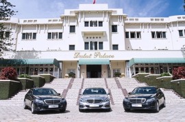 Mercedes-Benz Việt Nam bàn giao xe E-Class cho khách sạn Dalat Palace Luxury