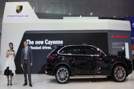 Cayenne S của Porsche: Sắc nét và góc cạnh tại VMS 2014
