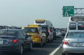 TP.HCM: Phí đăng ký xe dưới 10 chỗ không kinh doanh lên 11 triệu