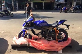 Yamaha R1 2015 đã về đến Sài Gòn