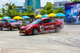 Video: Tay đua Russ Swift drift xe ô tô đầy ấn tượng tại Việt Nam