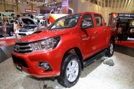 Toyota Hilux 2016 ra mắt có giá khoảng 594 triệu đồng tại Ấn Độ