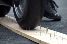 Lốp tự vá chống đinh tặc