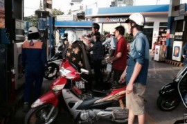 Xăng giảm giá 310 đồng/lít