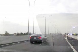 Video: Xe BMW...chạy lùi trên cao tốc Long Thành