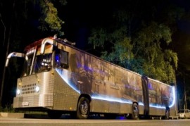 Biến xe bus công cộng thành... sàn nhảy