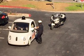 Xe tự lái của Google bị cảnh sát tóm vì đi quá chậm