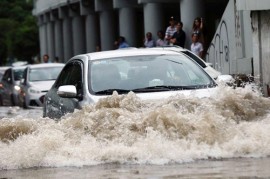 10 việc cần làm khi ôtô bị ngập nước