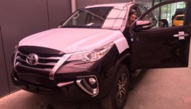 Toyota Fortuner được nhập khẩu từ Dubai đầu tiên cập bến Việt Nam