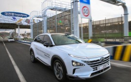 Hyundai giới thiệu xe pin nhiên liệu tự lái đầu tiên trên thế giới