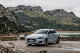 Hyundai i30 Fastback giá từ 27.289 USD