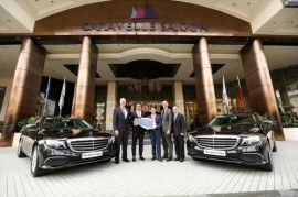 Mercedes-Benz Việt Nam bàn giao bộ đôi E 200 thế hệ mới cho khách sạn Caravelle Sài Gòn