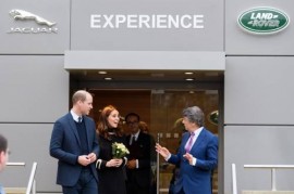 Vợ chồng Hoàng tử William đến thăm nhà máy Jaguar - Land Rover