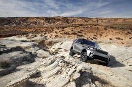 Land Rover phát triển công nghệ phản ứng trên mọi địa hình lên xe tự lái