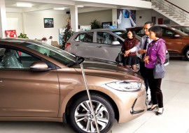 Chỉ 1 tuần, người Việt nhập tới 3.723 xe ô tô