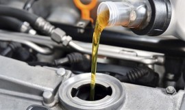 5 tín hiệu báo xe ô tô cần được thay mới dầu động cơ