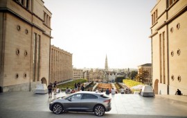 Jaguar I-PACE chạy suốt 369km mới sạc duy nhất một lần