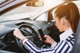Để an toàn, tài xế cần tránh 7 hành động sau khi ngồi lên ô tô