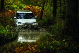 Cùng Land Rover trải nghiệm “Above & Beyond Tour” tại triển lãm 2018