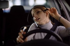 Thói quen xấu khi lái xe của phụ nữ dễ gây ra tai nạn