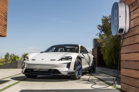 Porsche chính thức bước vào kỷ nguyên xe điện với mẫu xe Taycan mới