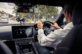 Công nghệ mới trên Jaguar Land Rover có thể nhận biết tín hiệu đèn