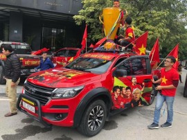 Muôn kiểu cổ vũ đội tuyển Việt Nam trận chung kết AFF