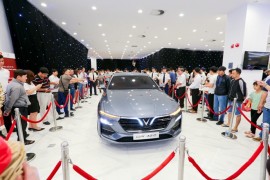 Chưa được sản xuất, xe VinFast đã tăng giá trăm triệu đồng