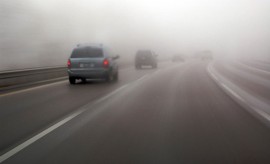 Những điều phải nhớ khi lái xe ô tô ngày giá rét, sương mù