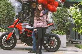 Vợ tặng chồng Ducati Hypermotard 939 nhân kỉ niệm 2 năm cưới nhau