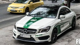 Cục Đăng kiểm yêu cầu từ chối kiểm định ô tô tự ý dán tem cảnh sát UAE