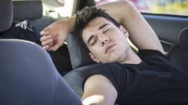 Cách ngủ trong xe ô tô an toàn, tránh bị chết não do thiếu ô xy