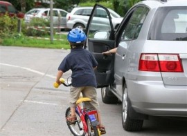 Những quy tắc an toàn khi mở cửa xe ô tô