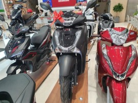 Giá Honda SH đắt khách tăng mạnh, Yamaha ế ẩm hạ giá chênh