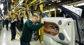 Jaguar Land Rover có thể phải ngừng sản xuất tại Anh vì dịch Covid-19