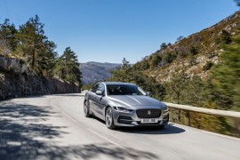 Jaguar XE và Land Rover Discovery Sport mới sẽ chính thức ra mắt trong tháng 6