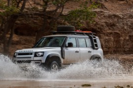 Land Rover Defender mới sẽ xuất hiện tại Châu Á vào ngày 07/08/2020