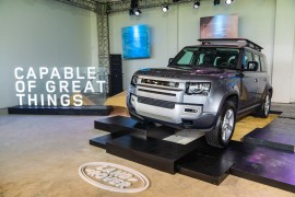 Land Rover Defender 2021 ra mắt tại Việt Nam, giá từ 3,855 tỷ đồng