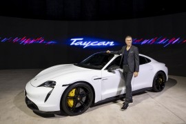 Porsche Taycan giá từ 5,720 tỷ đồng tại Việt Nam