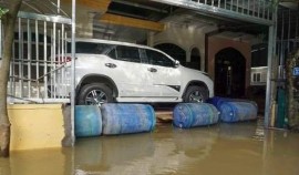 Những cách độc đáo phòng ngập lụt cho ô tô