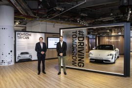 Porsche mở cửa không gian triển lãm “DrivingTomorrow” tại sân bay Jewel Changi, Singaporea
