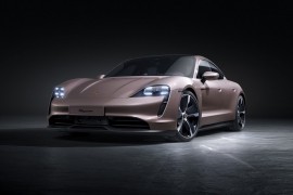 Porsche Taycan với hệ dẫn động 1 cầu được bán với giá 4.76 tỷ đồng