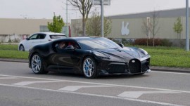 Lần đầu Bugatti La Voiture Noire, siêu xe đắt nhất thế giới xuống phố