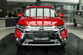 Mitsubishi Outlander được triệu hồi để thay thế bơm xăng