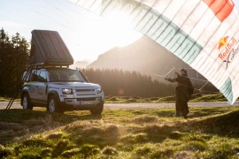Land Rover Defender hỗ trợ cuộc đua mạo hiểm khắc nghiệt nhất thế giới