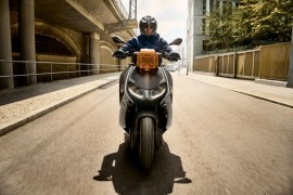 BMW Motorrad ra mắt xe tay ga điện CE04 2021
