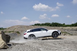 Mercedes-Benz C-Class All Terrain 2022 có khả năng off-road linh hoạt